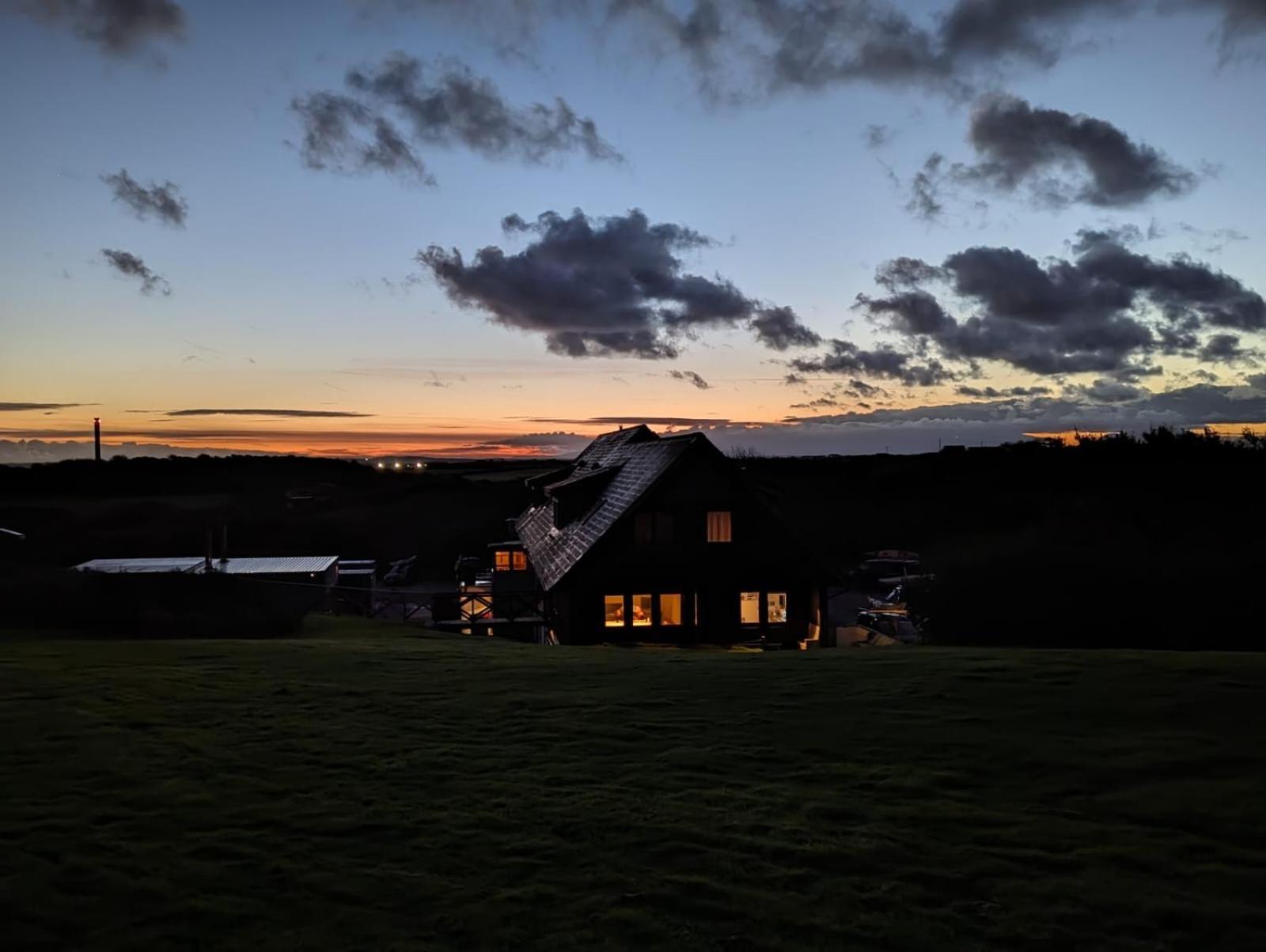 Anglesey Outdoors Albergue Holyhead Exterior foto